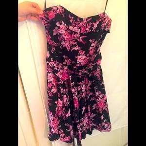*Betsey Johnson* Great condition- Strapless sweetheart dress, size 10!